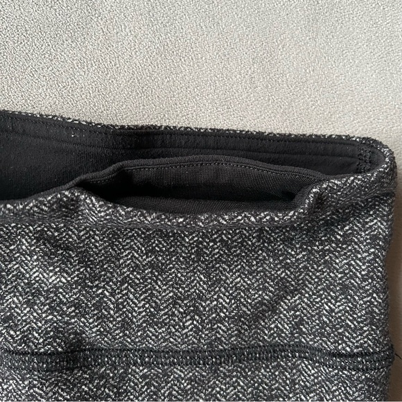 Lululemon ~ Crop Leggings ~ Women’s Size 6 - Picture 5 of 9
